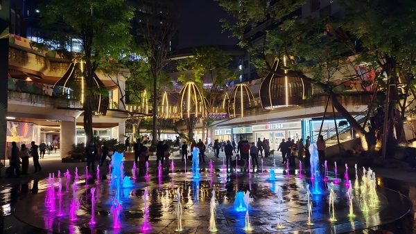 成都天府五街港汇天地商业广场音乐喷泉施工案例